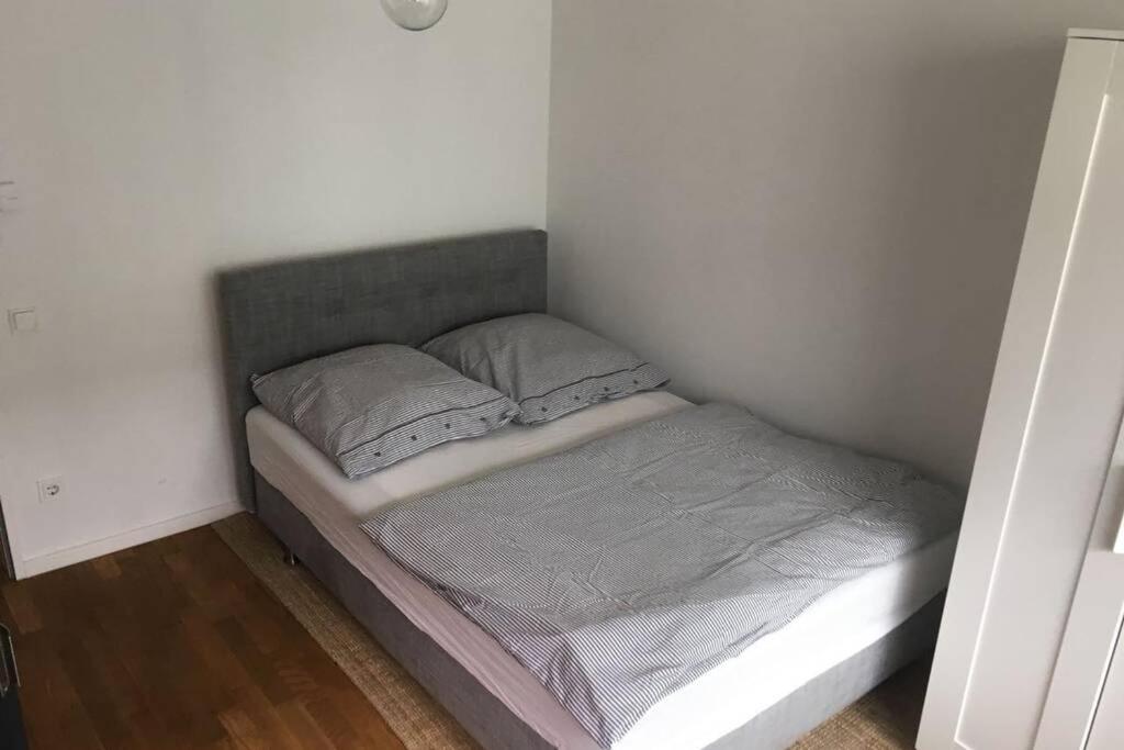 2 Bedroom Mauerpark-apartment, Mitte View Calendar Appartement Berlijn