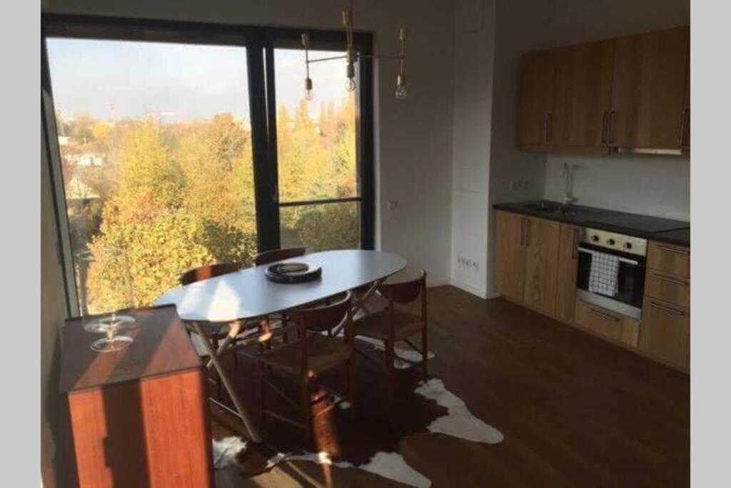 Appartement 2 Bedroom Mauerpark-apartment, Mitte View Calendar Berlijn