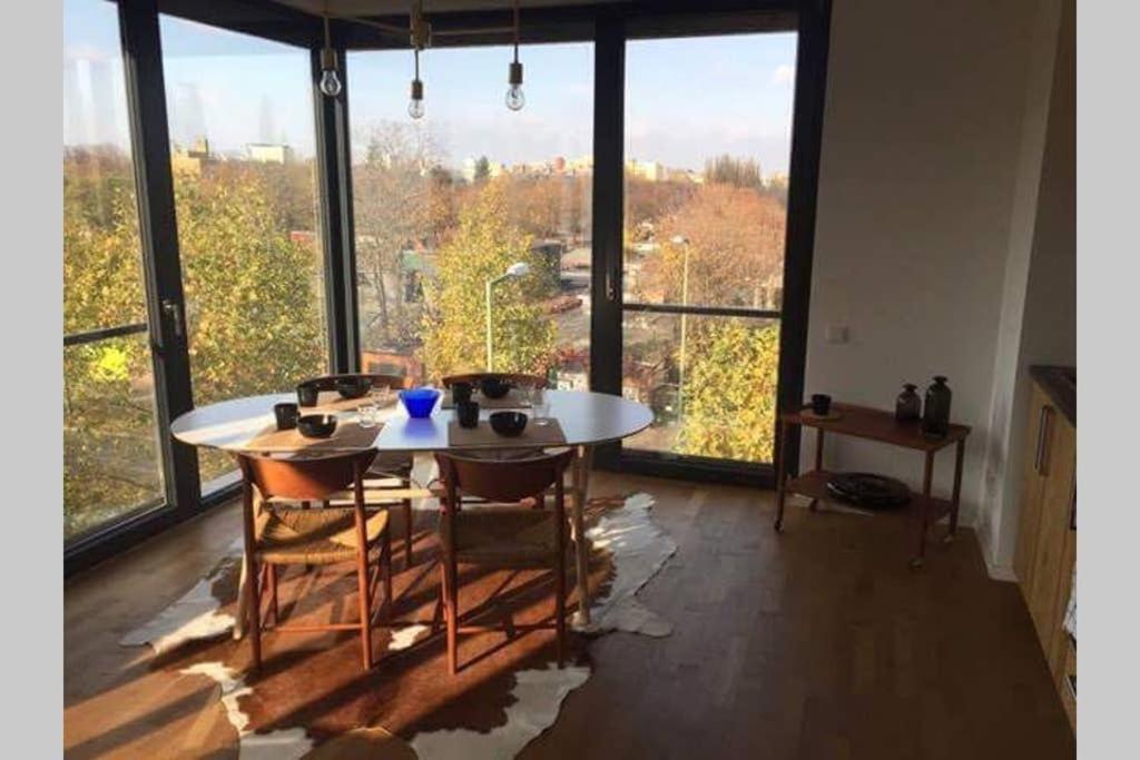 2 Bedroom Mauerpark-apartment, Mitte View Calendar *