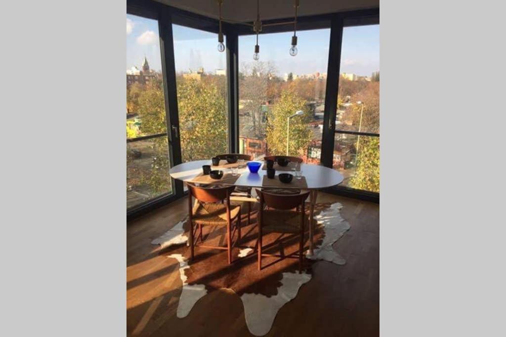 2 Bedroom Mauerpark-apartment, Mitte View Calendar Appartement *