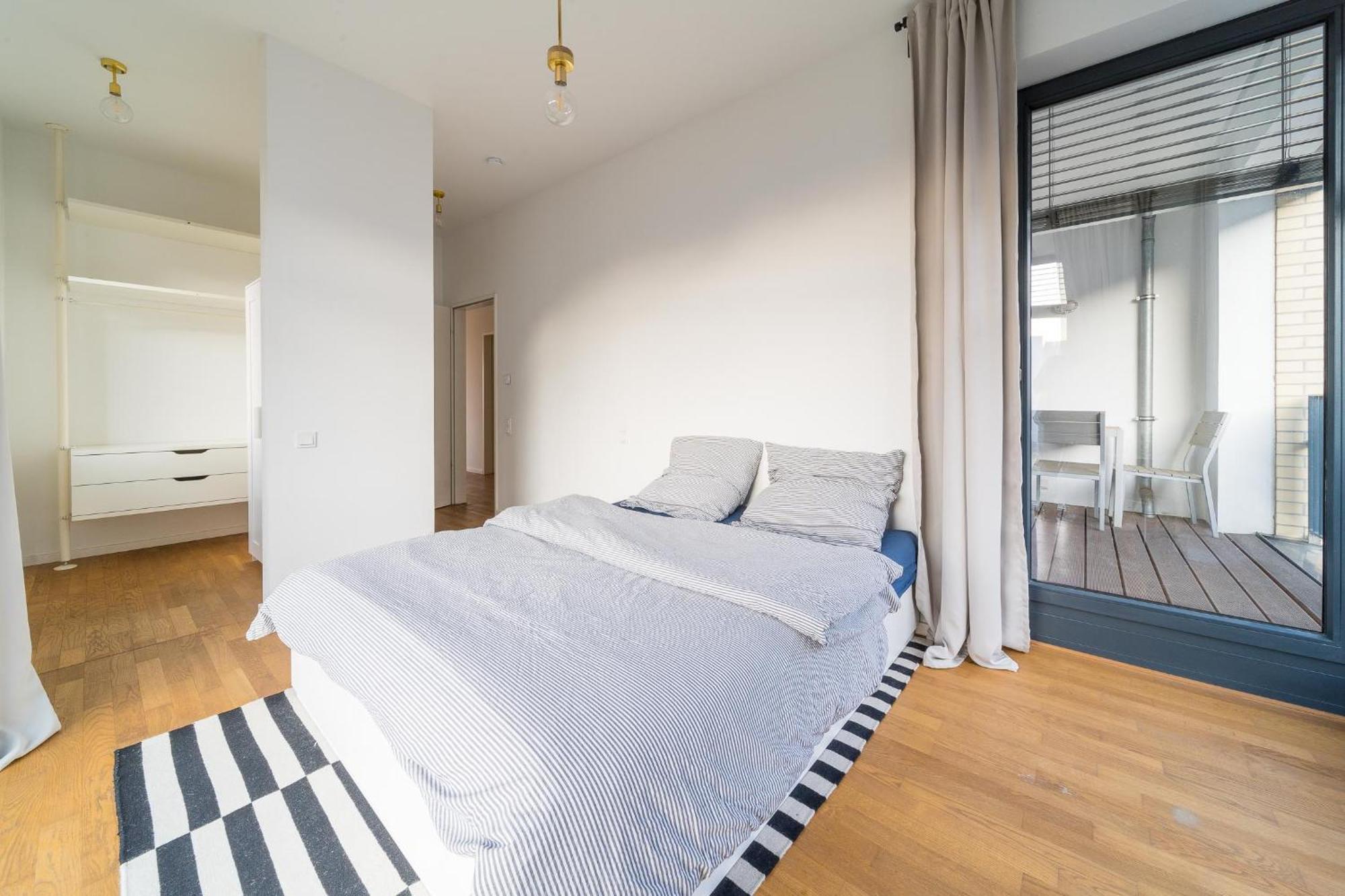 2 Bedroom Mauerpark-apartment, Mitte View Calendar Appartement