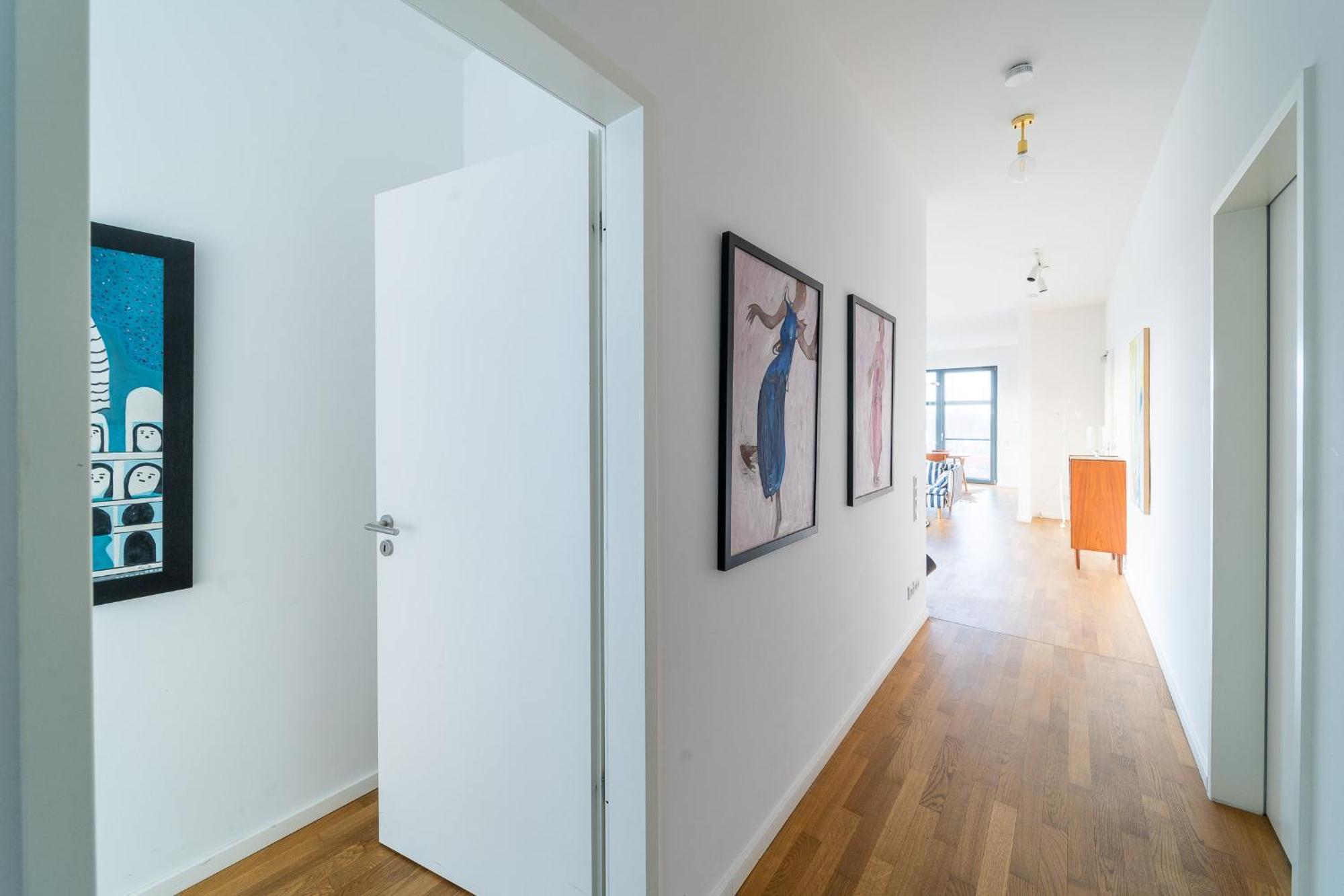 2 Bedroom Mauerpark-apartment, Mitte View Calendar *
