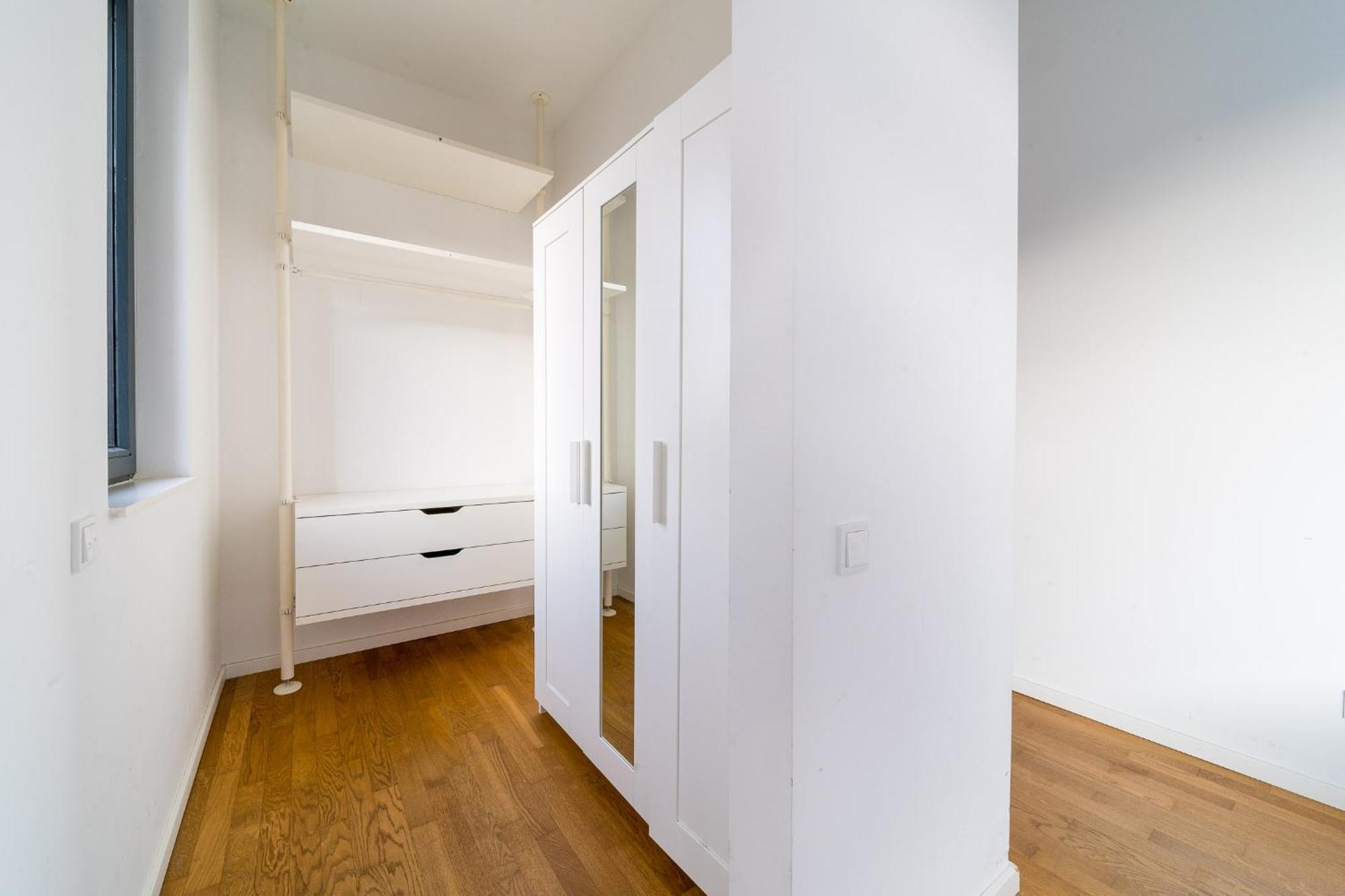 2 Bedroom Mauerpark-apartment, Mitte View Calendar Appartement
