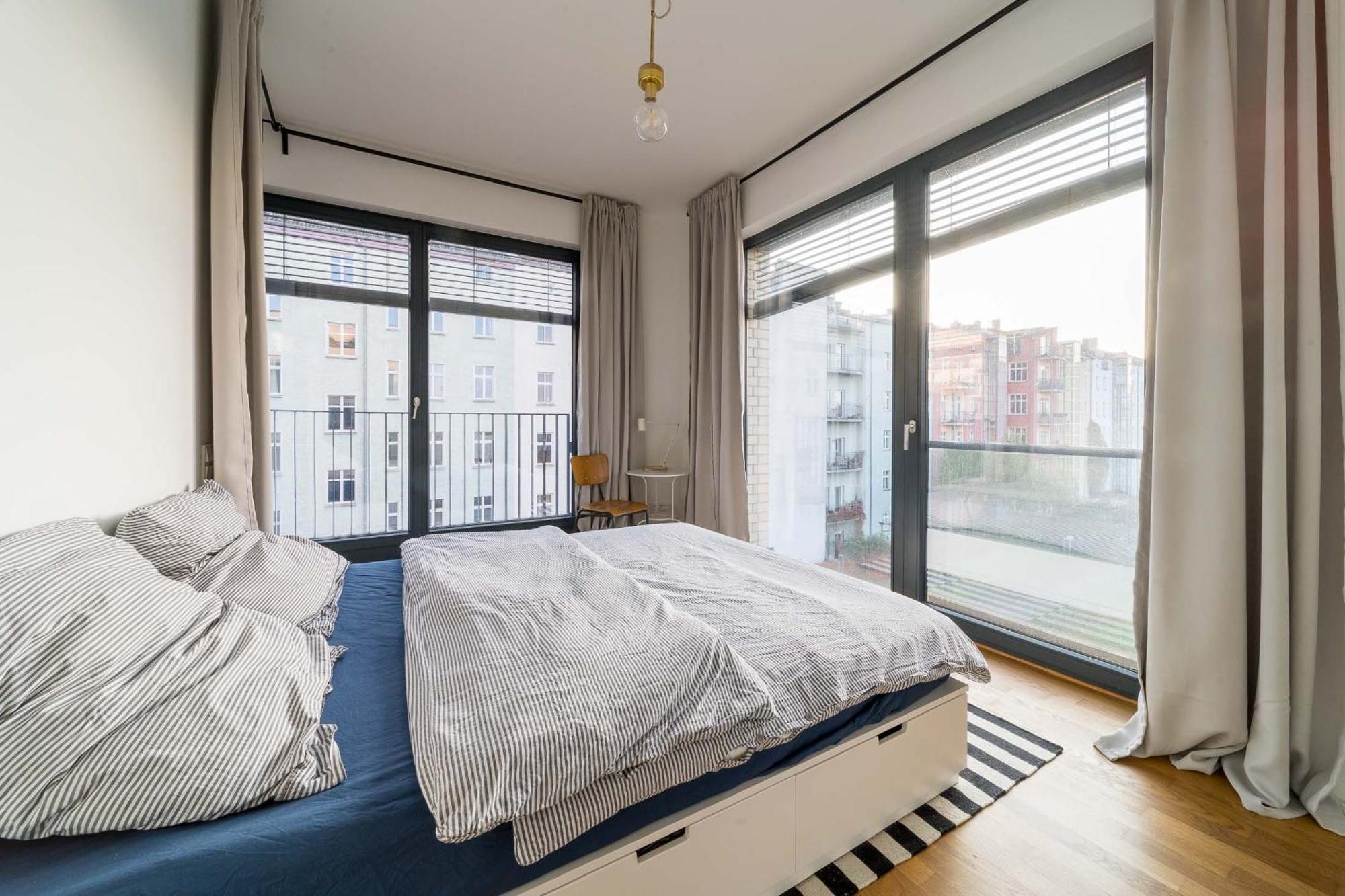 2 Bedroom Mauerpark-apartment, Mitte View Calendar *